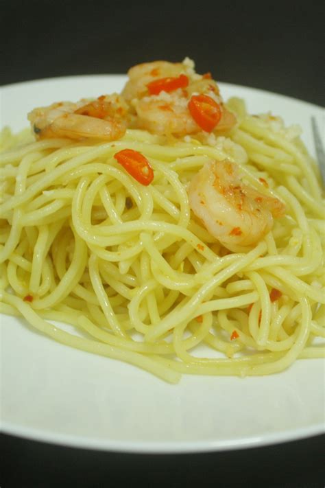 spaghetti-aglio-e-olio-with-shrimp-food-corner image