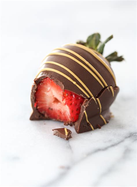 recipe-strawberry-shortcake-smoothie-sharis-berries image