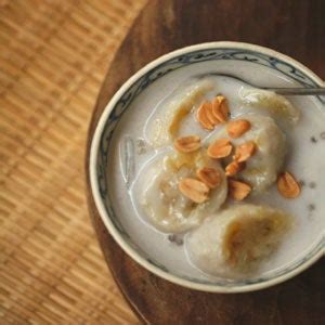 banana-coconut-and-tapioca-pearl-soup-saveur image