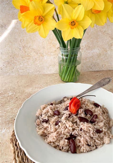 lazy-rice-and-peas-caribbean-rice-dish-chilli-life image