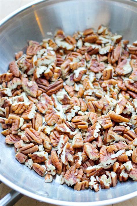 how-to-toast-pecans-on-the-stove-top-and-in-the-oven image