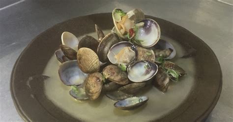 gather-a-bucket-of-clams-and-try-a-steamed-clam image