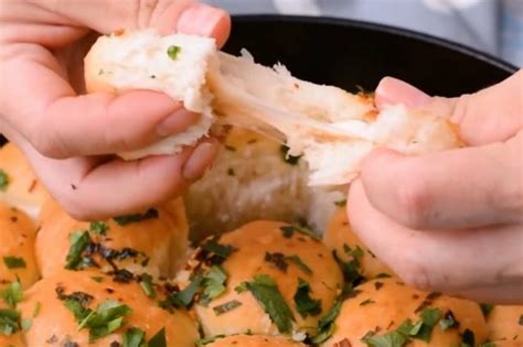 cheesy-garlic-rolls-the-easy-and-tasty-recipe-cookistcom image