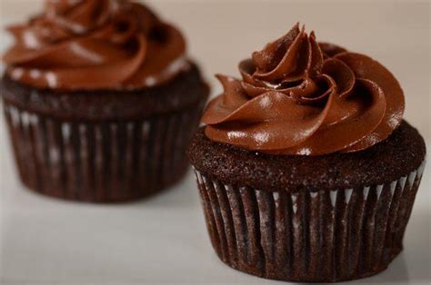 banana-chocolate-cupcakes-recipe-video image