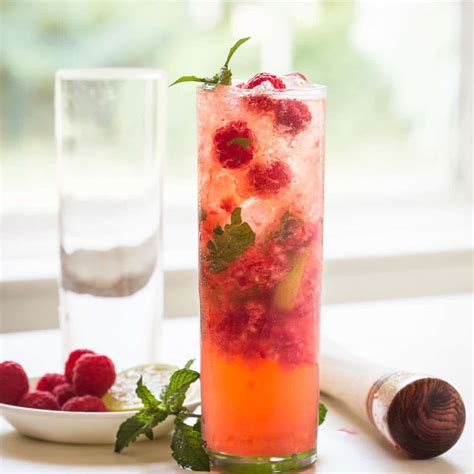 non-alcoholic-raspberry-mojito-recipe-watch-what image