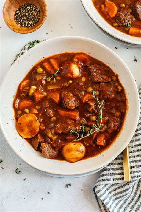 classic-beef-and-tomato-stew-eat-yourself-skinny image