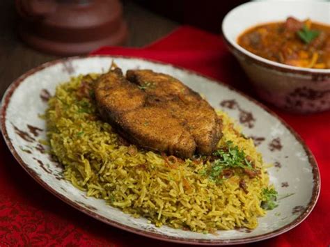 kanaad-machbous-or-fried-kingfish-with-emirati-spiced-rice image