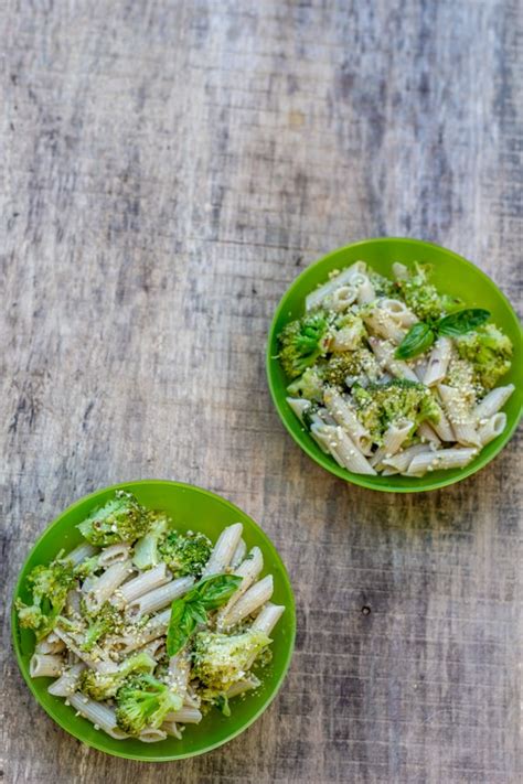 one-pot-lemon-broccoli-pasta-fresh-off-the-grid image
