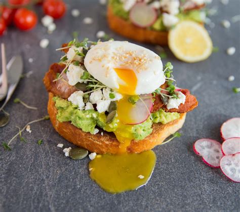 cafe-style-smashed-avocado-on-toast-dont-go image