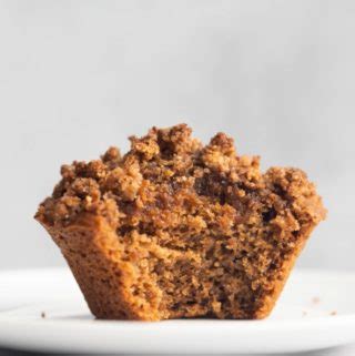 vegan-bakery-style-cinnamon-streusel-muffins-the image