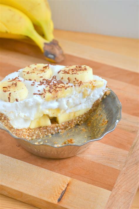 no-bake-vegan-banana-coconut-cream-mini-pies image