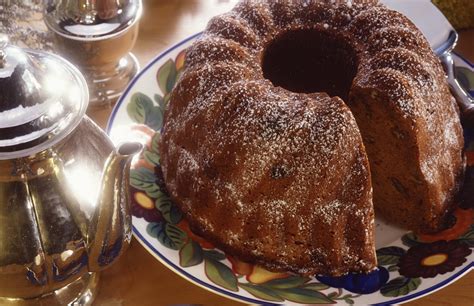 gingerbread-bundt-cake-recipe-the-leaf-nutrisystem image