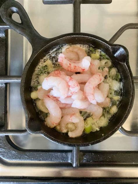 5-minute-gin-gingered-prawns-flavour-and-savour image