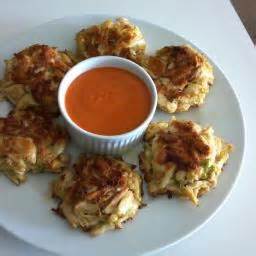 crab-cakes-with-roasted-red-pepper-remoulade-bigoven image