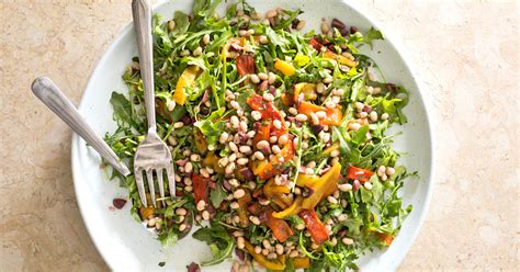 arugula-roasted-bell-pepper-and-white-bean-salad image
