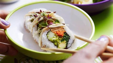 the-complete-guide-to-the-best-vegan-sushi-livekindly image