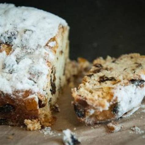 what-is-stollen-read-abt-this-yummy-traditional image