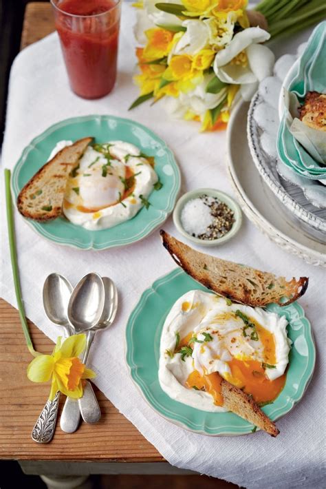 turkish-style-poached-eggs-with-yogurt-and-chilli-butter image