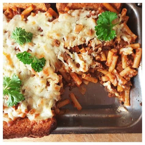 cheesy-garlic-bread-pasta-bake-foodle-club image