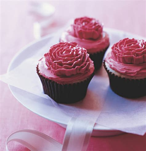 piped-buttercream-rose-cupcakes-recipe image