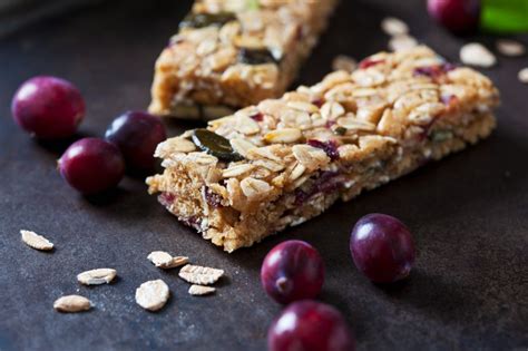 healthy-cereal-bars-the-best-and-worst-for-your-diet image