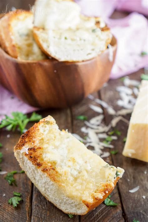 15-minute-blue-cheese-garlic-bread-sugar-and-soul image