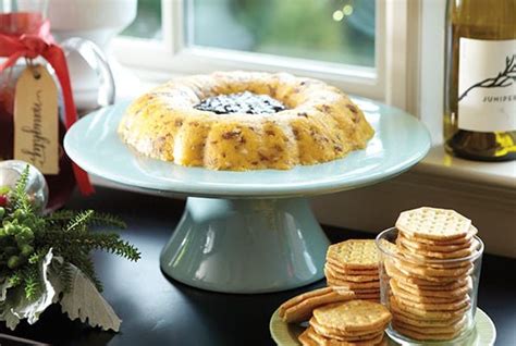 recipe-cheese-ring-with-strawberries-how-to-decorate image