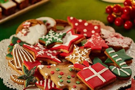 spar-gingerbread-christmas-cookies image