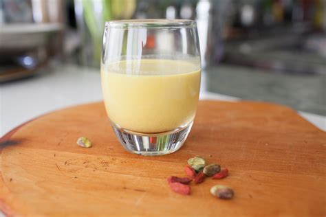 saffron-almond-milk-veggiecurean image
