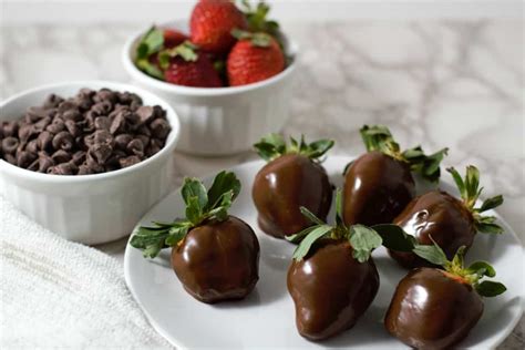 easy-chocolate-covered-strawberries-3-ingredients image