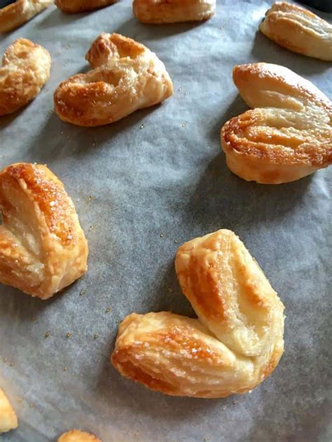 melt-in-the-mouth-cinnamon-pastry-hearts-italian image