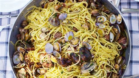 spaghetti-with-clams-recipe-bon-apptit image