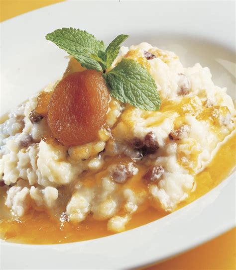 golden-apricot-and-sultana-rice-pudding-ainsley image