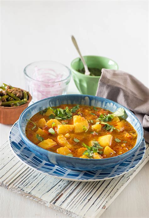 aloo-ki-sabzi-potato-curry-recipe-my-tasty-curry image