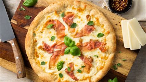 pizza-bianca-with-mozzarella-cheese-paradise-island image