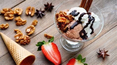 how-to-build-the-best-homemade-ice-cream-sundae image