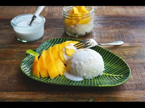 sweet-sticky-rice-with-coconut-and-mango-khao image