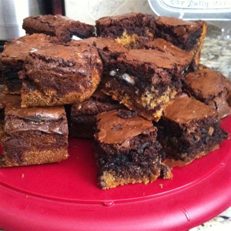 chocolate-chip-and-oreo-fudge-brownie-bars image