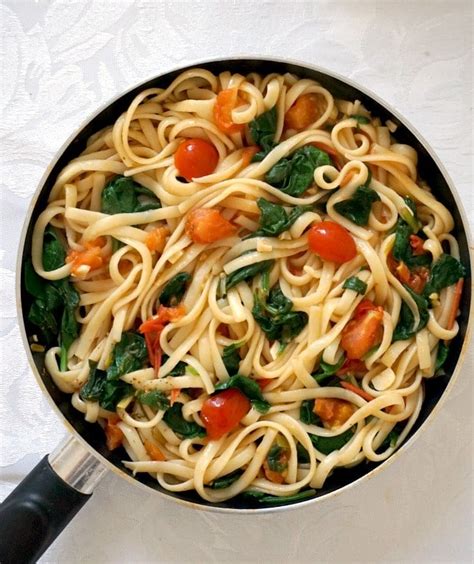spinach-and-tomato-pasta-my-gorgeous image