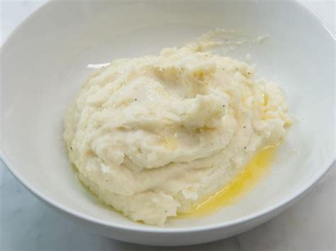 garlic-yukon-gold-mashed-potatoes-recipe-cooking image