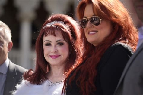 cooking-with-naomi-judd-the-quintessential-southern image