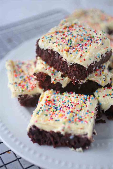 easy-buttercream-brownies-recipe-brown-sugar-food image