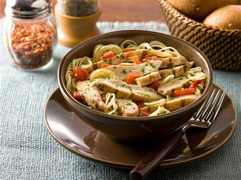 chicken-with-red-pepper-sauce-perdue image