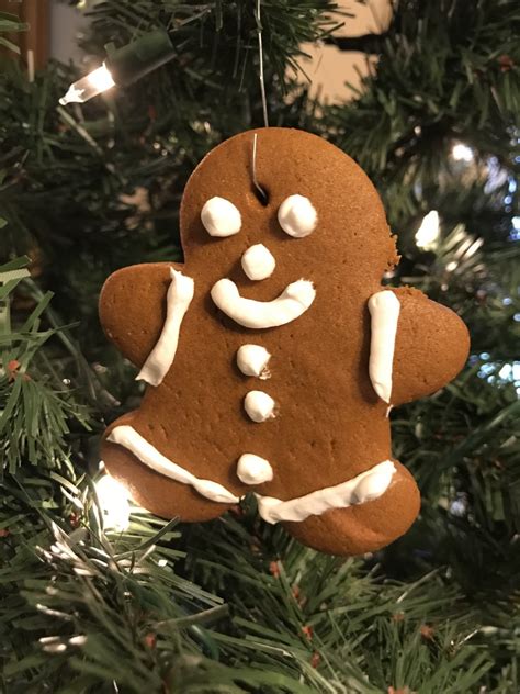 how-to-make-edible-gingerbread-cookie-ornaments image