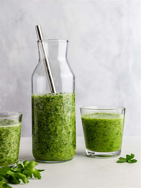 detox-parsley-smoothie-recipe-foodaciously image