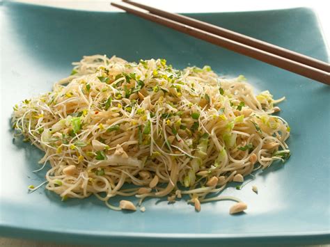 recipe-chinese-style-longevity-noodles-whole image