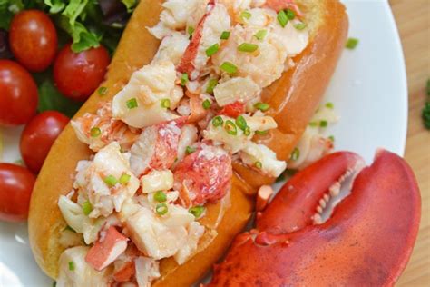 best-hot-lobster-rolls-recipe-easy-connecticut-hot image