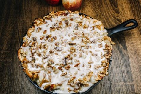 southern-skillet-apple-pie-bread-pudding-recipe-home image