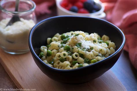 pasta-e-piselli-recipe-classic-italian-pasta-with-peas image