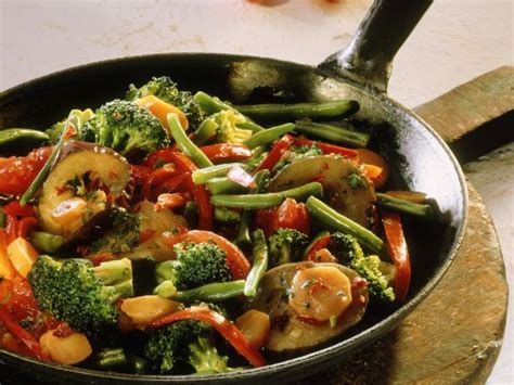 vegetable-skillet-with-broccoli-and-eggplant-eat-smarter image